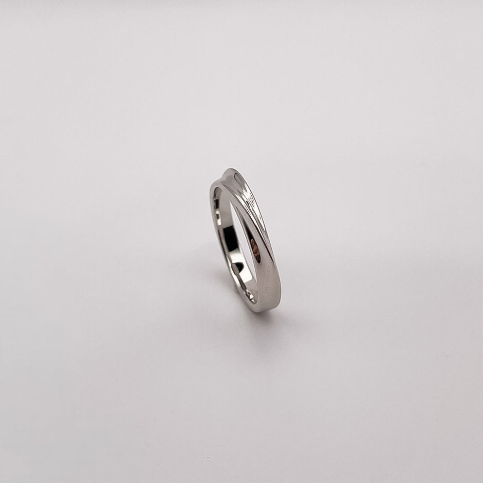 Curve Ring